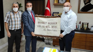 DSİ 15. Bölge Müdürü olarak atanan Sn.Mahmut Berber'e hayırlı olsun ziyaretinde bulunduk.