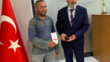 KONYA ZİYARETİ KAPSAMINDA ÜYELERİMİZE ALTINLARINI HEDİYE ETTİK.